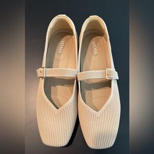 NWOT Vivaia Square Toe Mary Jane’s in Almond size 38.5 NO BOX